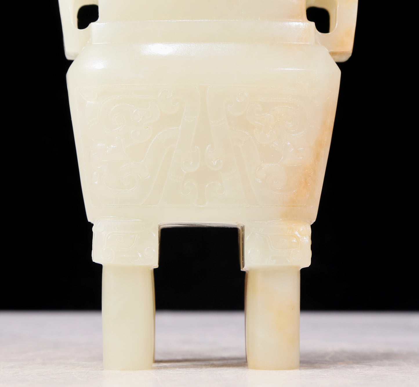 An exquisite white jade four-legged censer with dragon pattern and lid