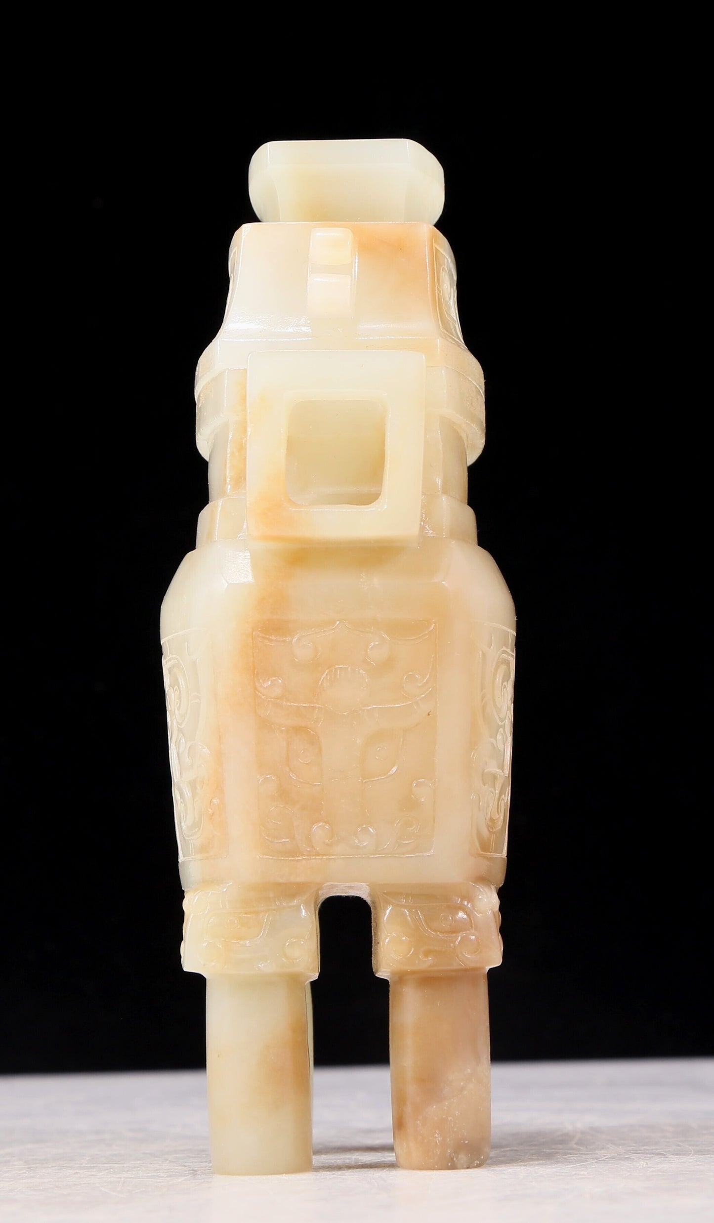 An exquisite white jade four-legged censer with dragon pattern and lid