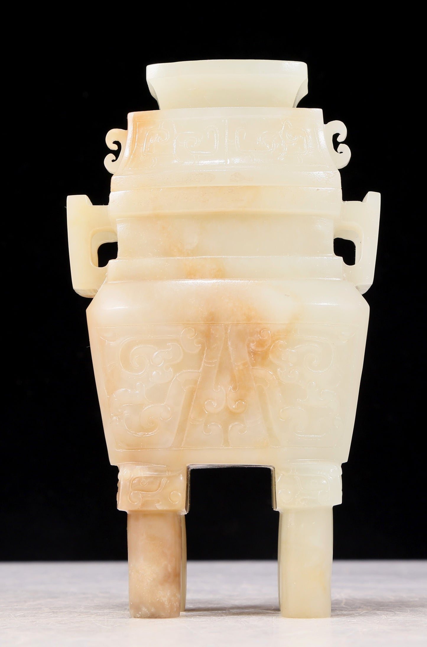 An exquisite white jade four-legged censer with dragon pattern and lid