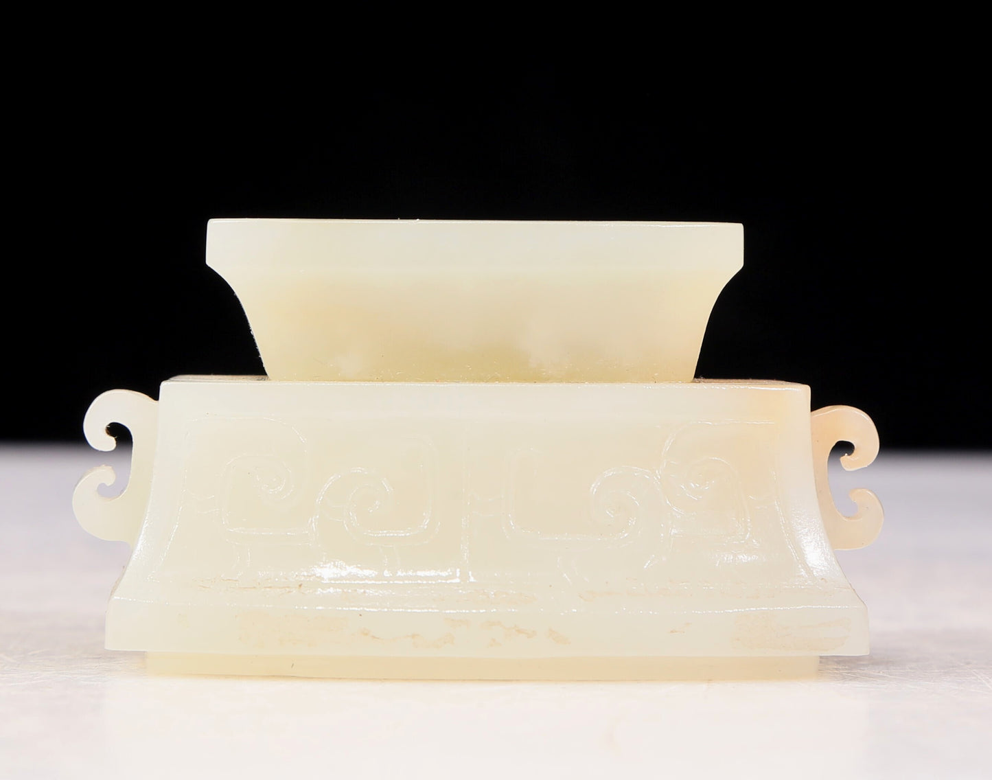 An exquisite white jade four-legged censer with dragon pattern and lid