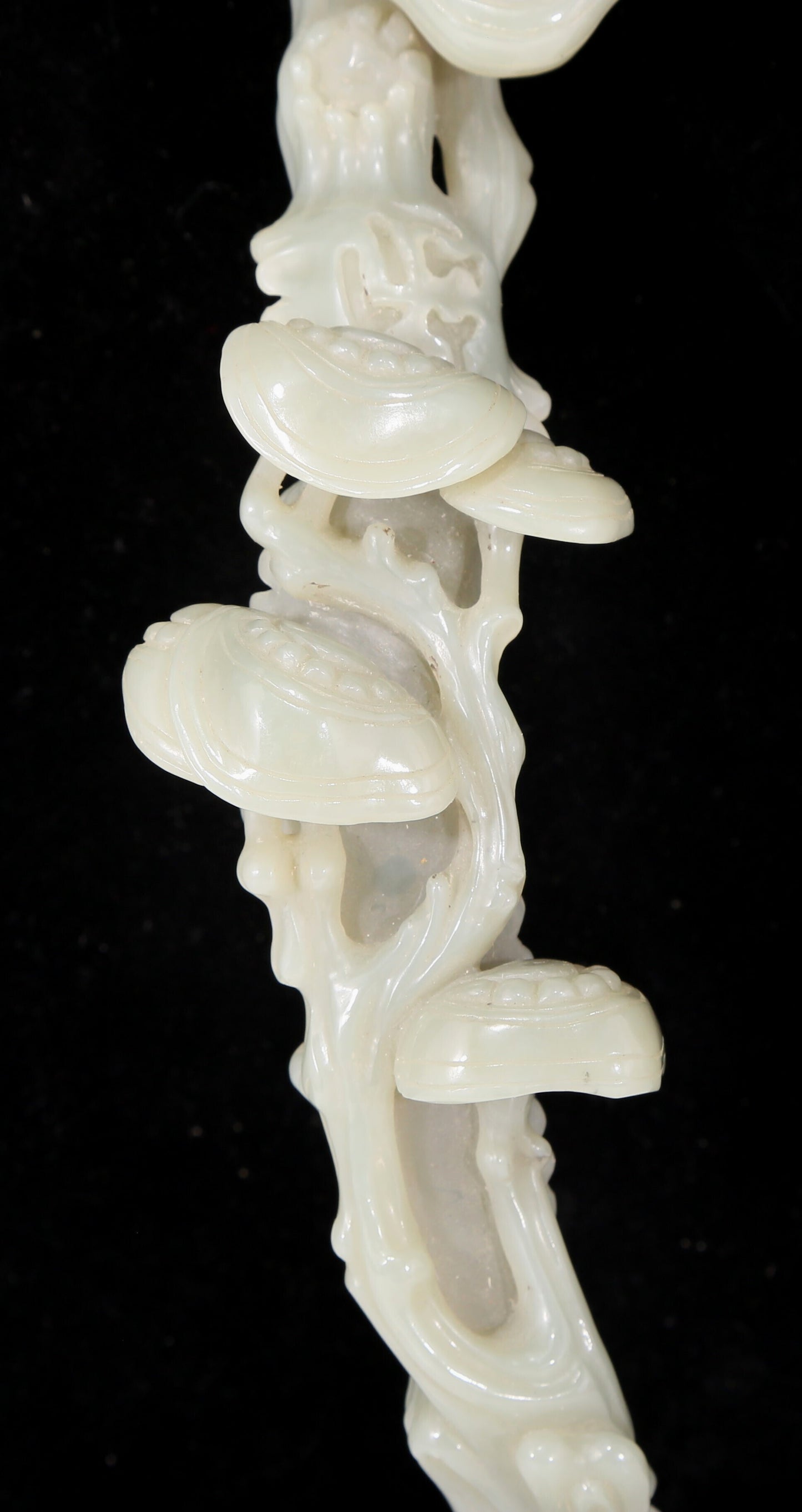 An exquisite white jade Ganoderma lucidum Ruyi