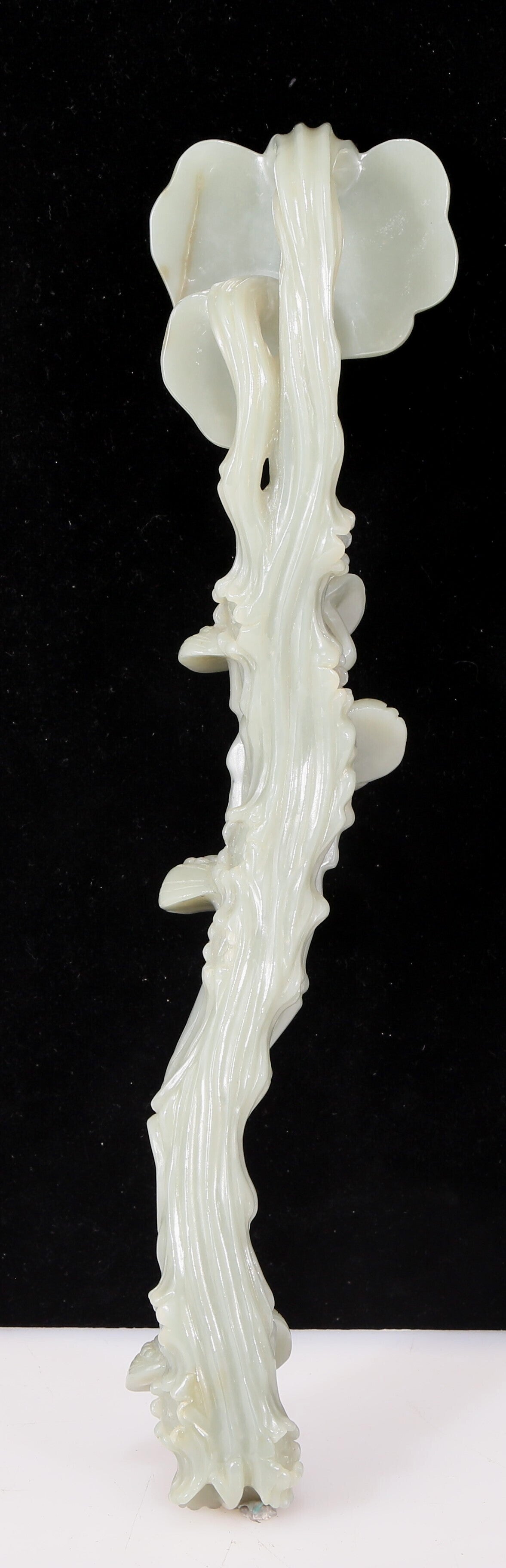 An exquisite white jade Ganoderma lucidum Ruyi