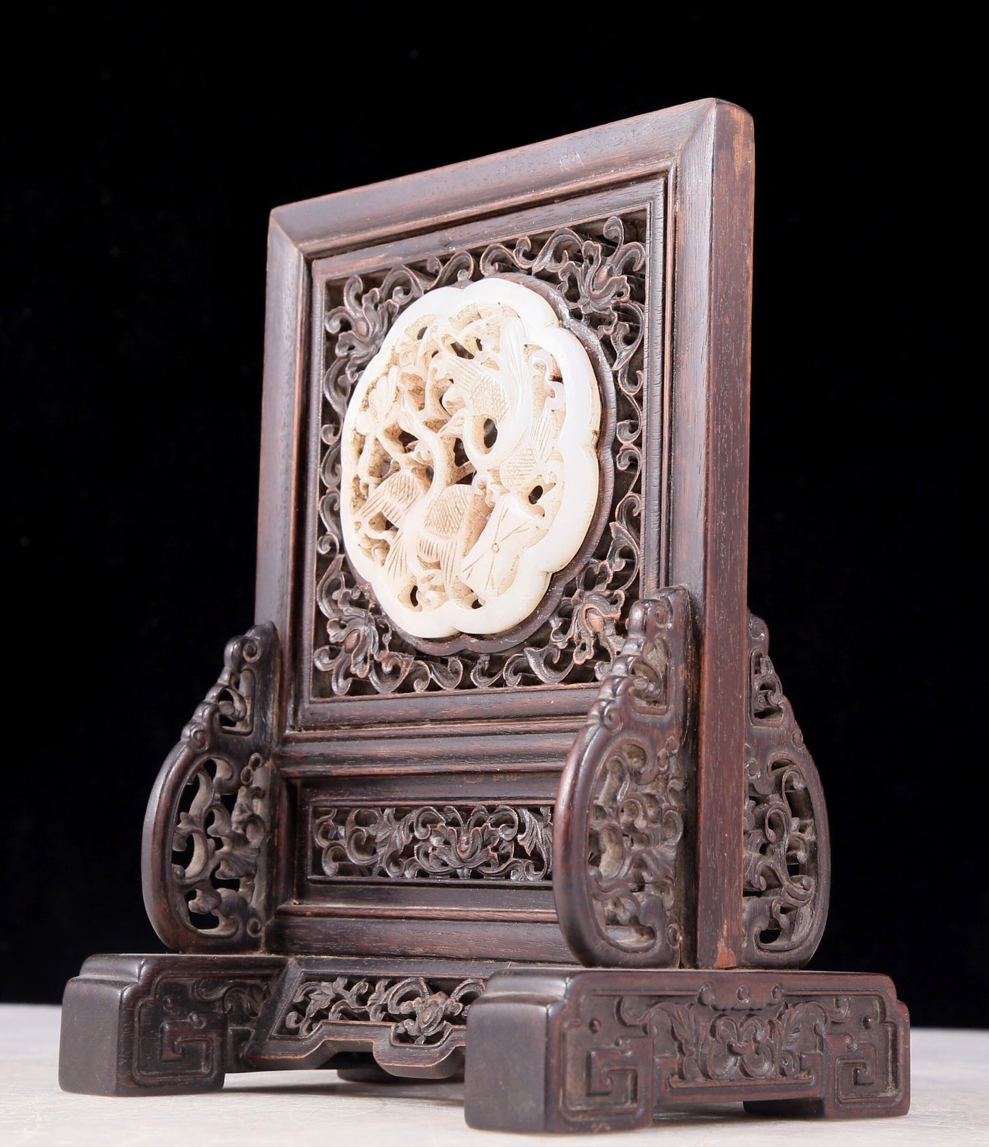 An exquisite zitanwood inlaid with white jade hollow carved flower and bird pattern table screen