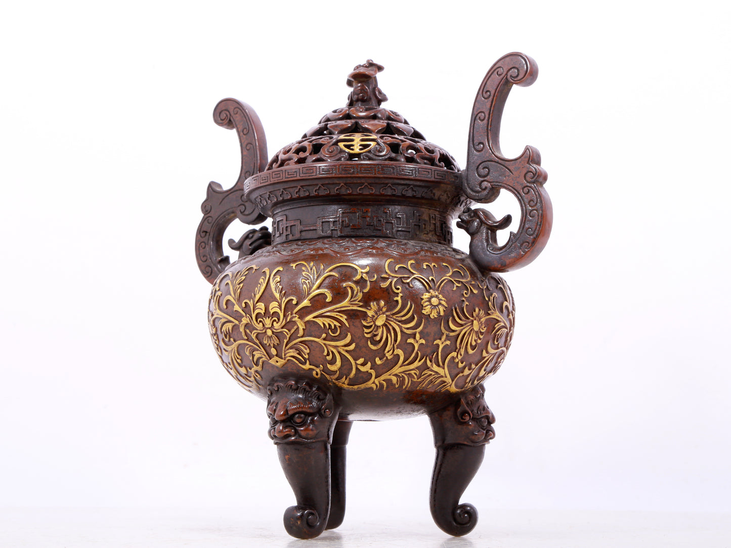 An exquisite gilt bronze censer with lotus and dragon pattern, double ears and three legs with lid