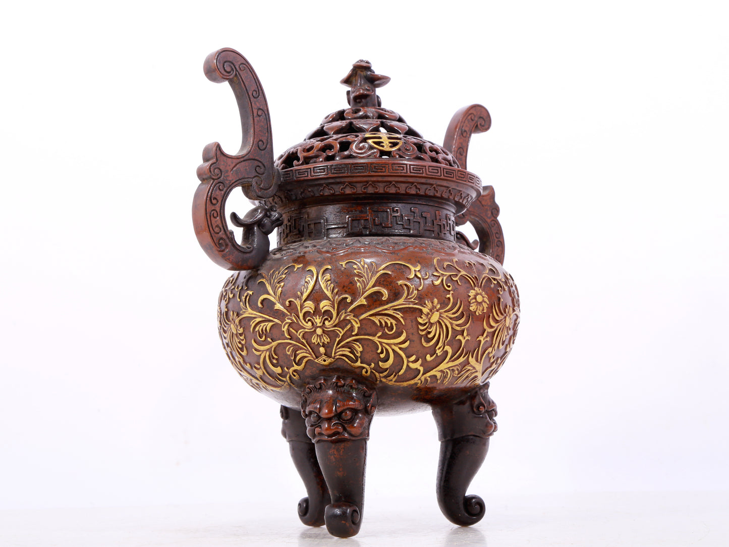 An exquisite gilt bronze censer with lotus and dragon pattern, double ears and three legs with lid