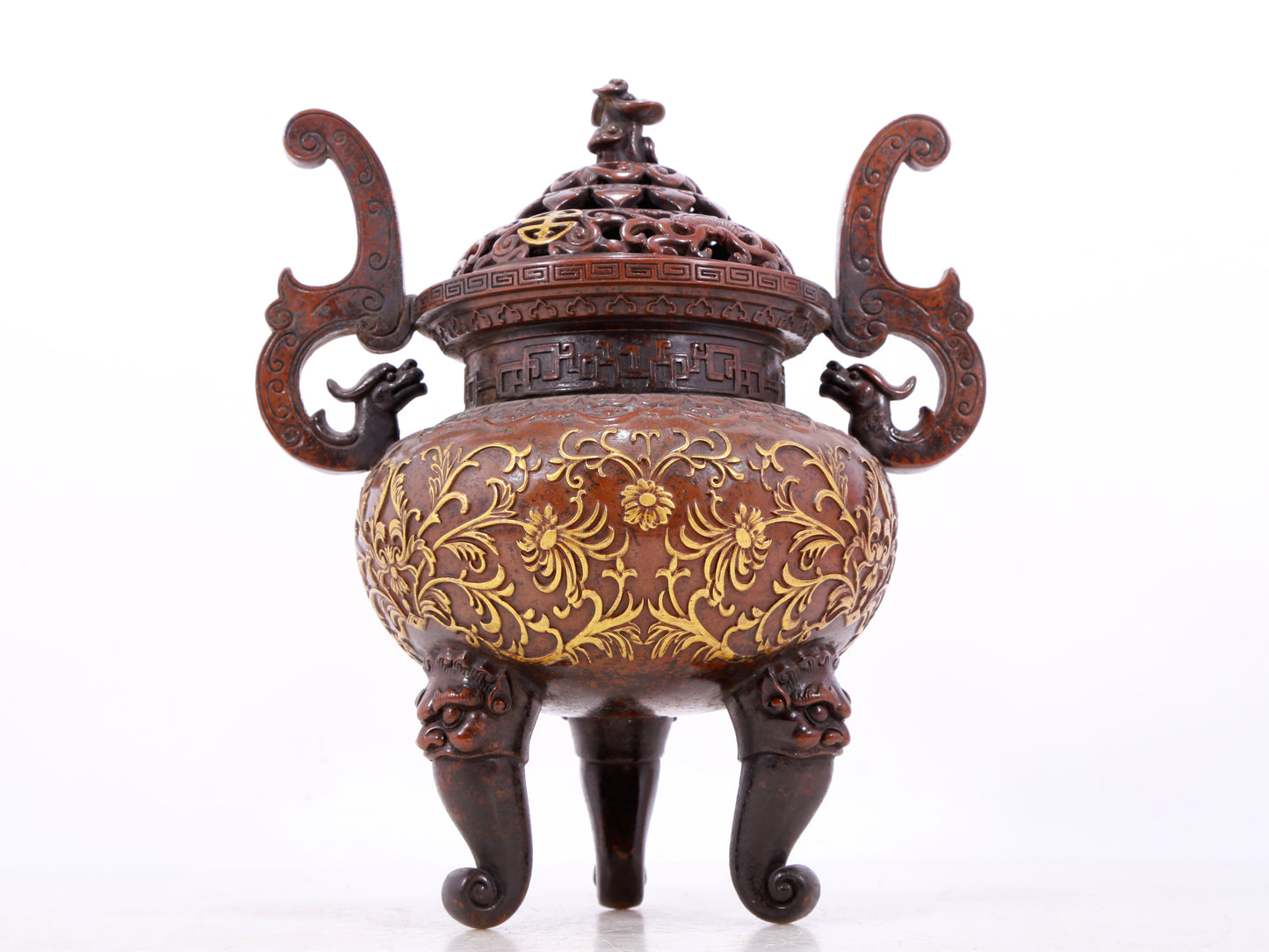 An exquisite gilt bronze censer with lotus and dragon pattern, double ears and three legs with lid