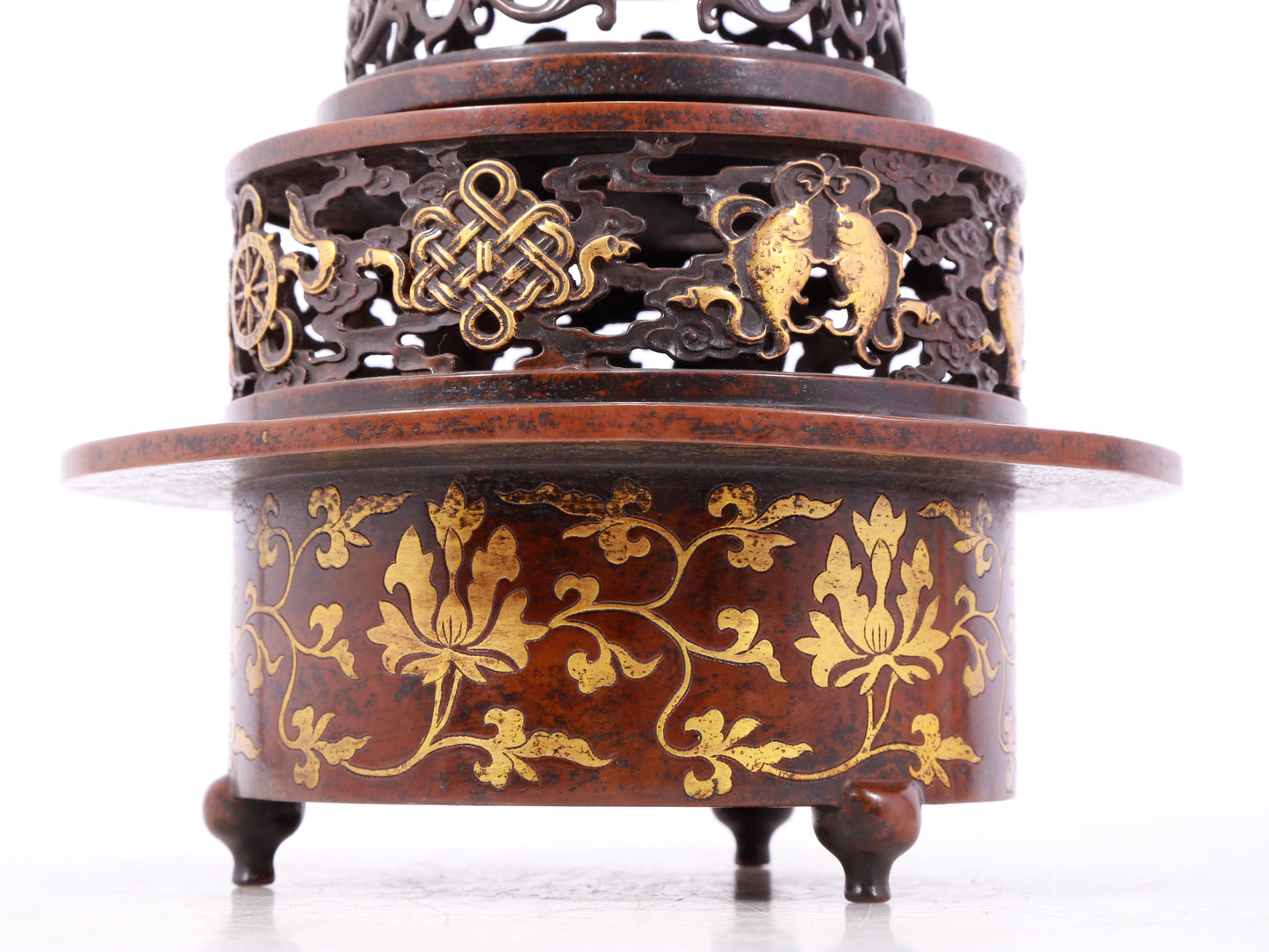 An exquisite gilt bronze tripod censer with lotus and dragon pattern and lid