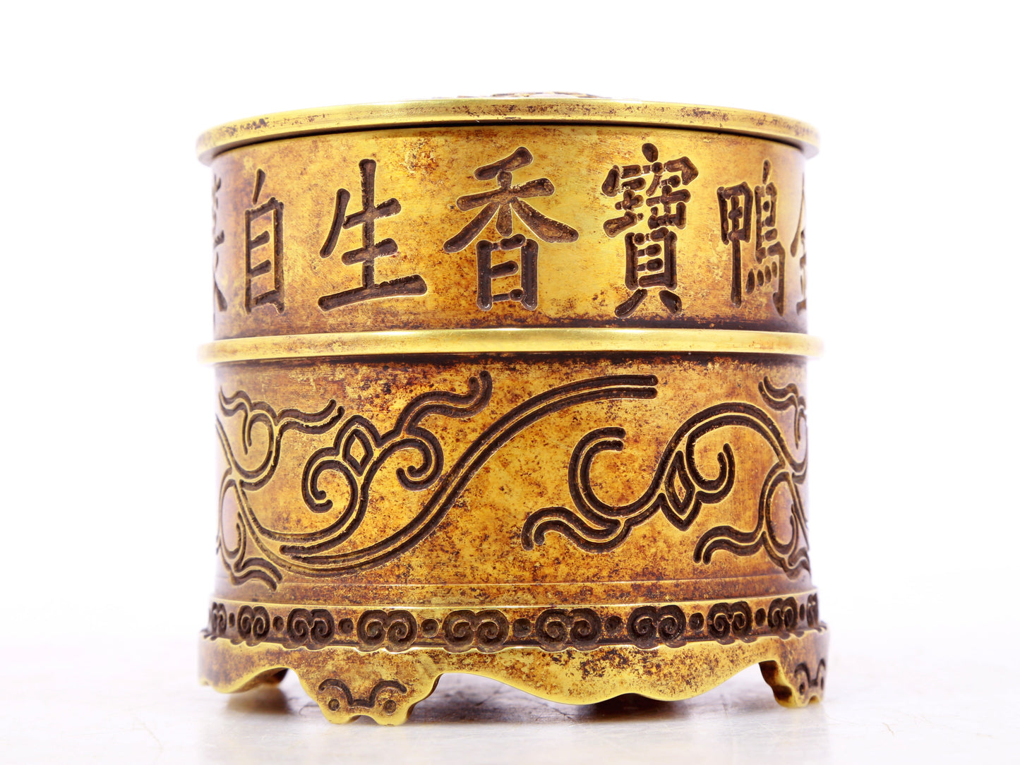 An exquisite gilt bronze censer with auspicious cloud patterns