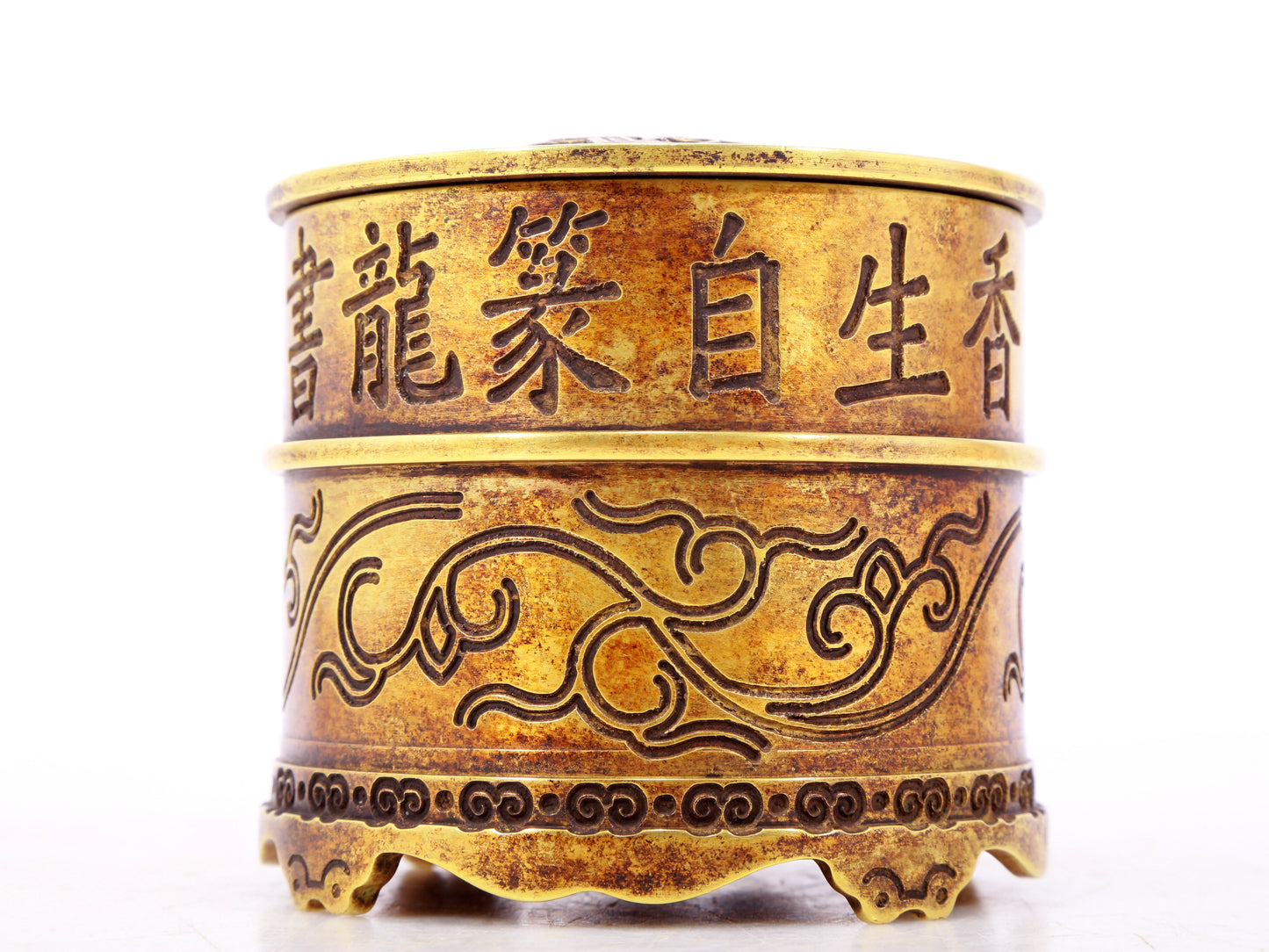 An exquisite gilt bronze censer with auspicious cloud patterns