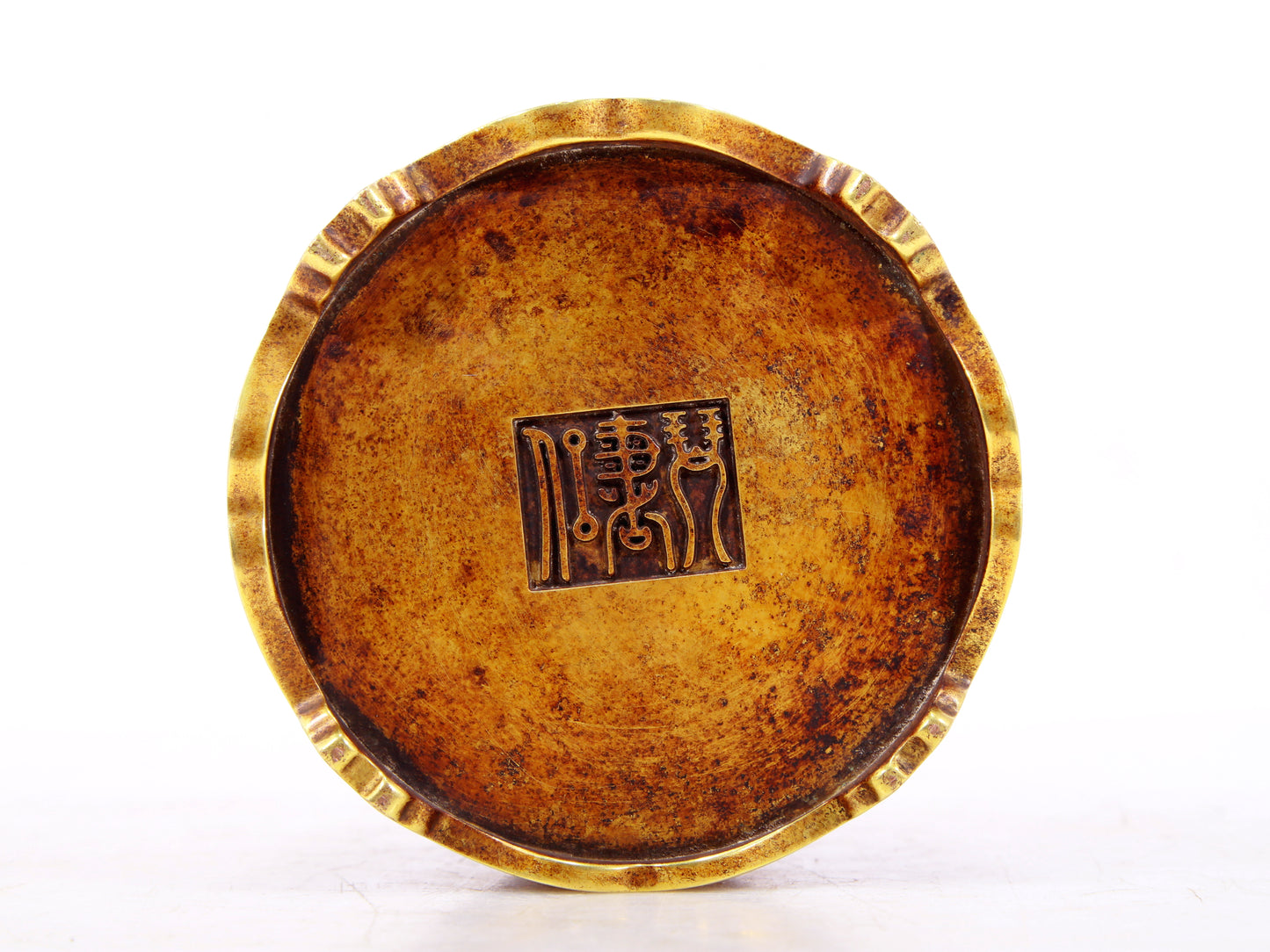 An exquisite gilt bronze censer with auspicious cloud patterns