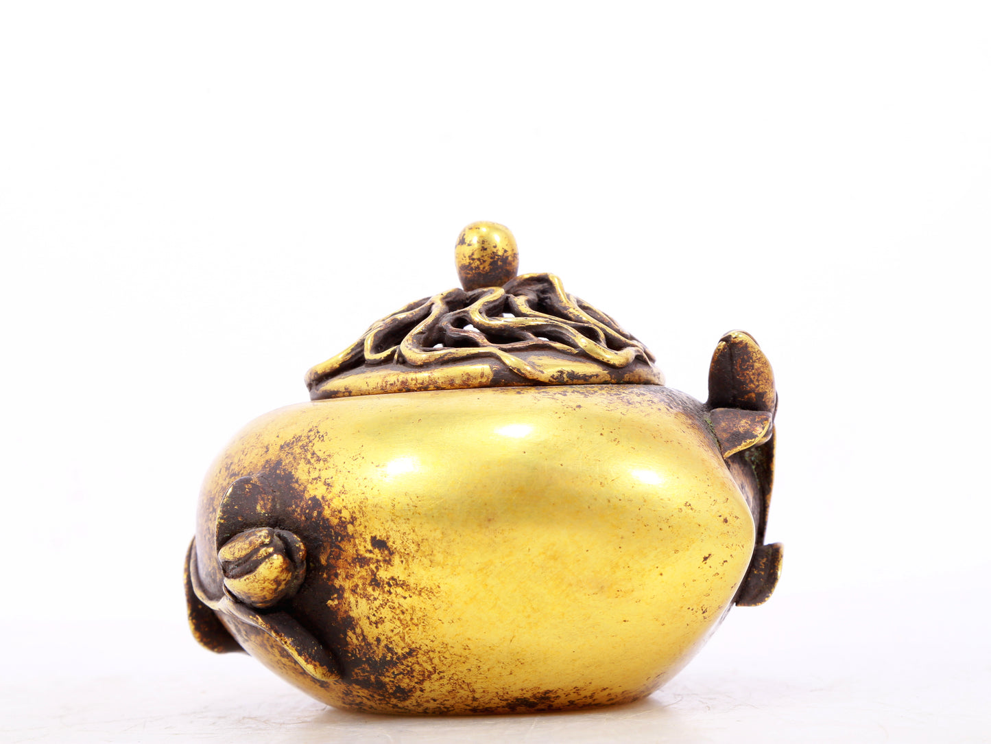 An exquisite gilt bronze censer with floral pattern and lid