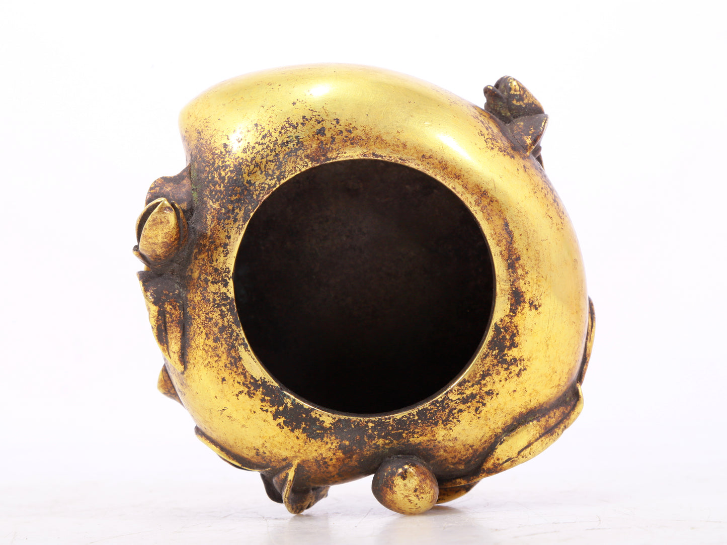 An exquisite gilt bronze censer with floral pattern and lid