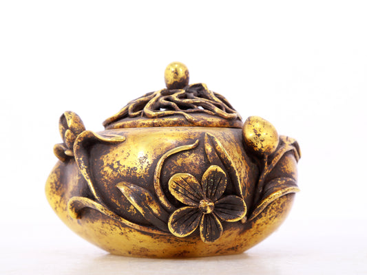 An exquisite gilt bronze censer with floral pattern and lid