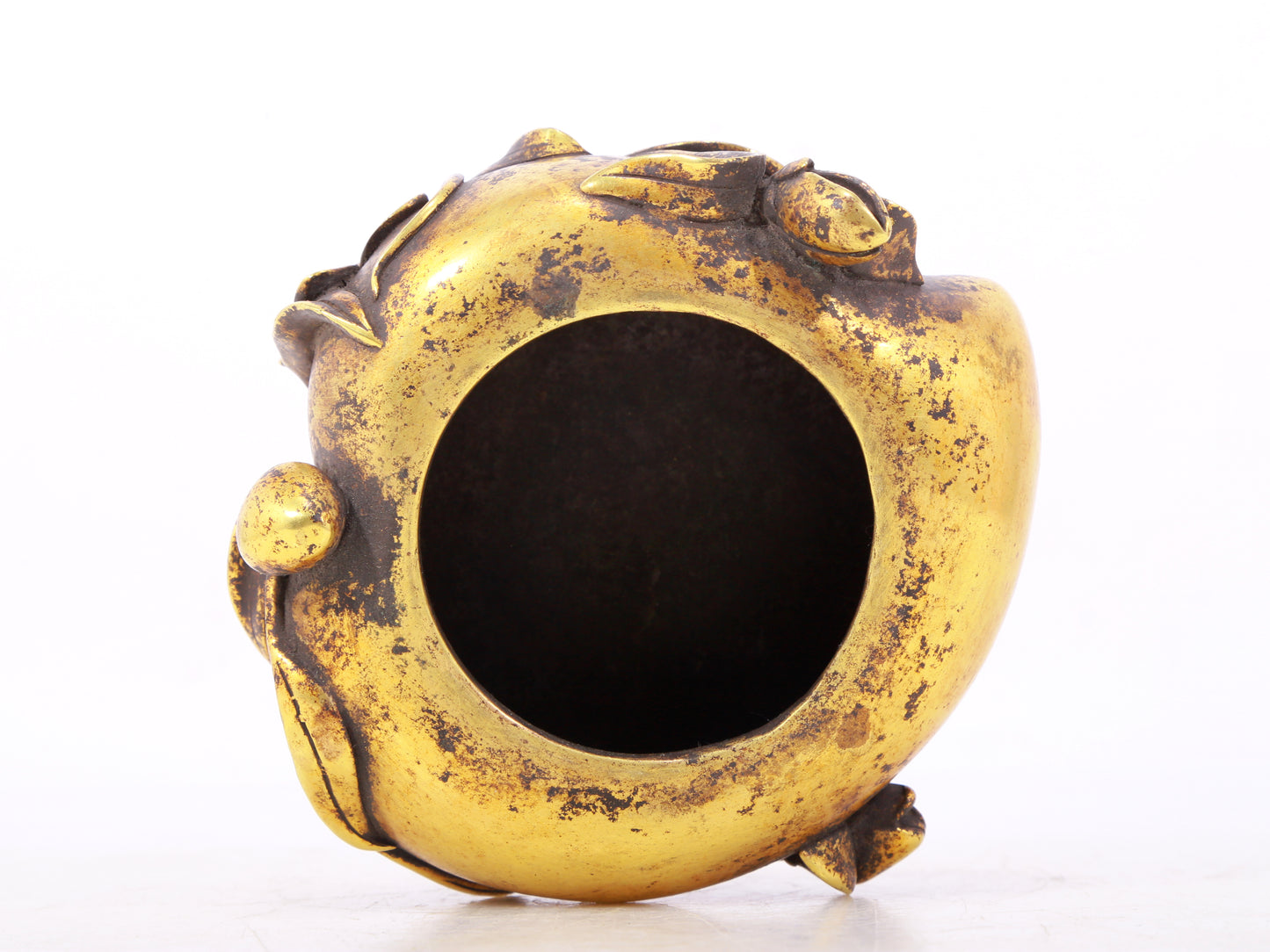 An exquisite gilt bronze censer with floral pattern and lid