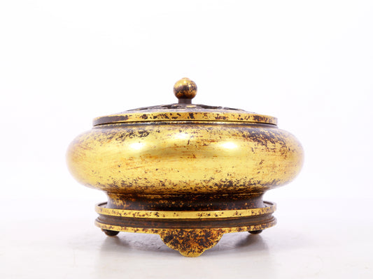 An exquisite gilt bronze censer with floral pattern and lid