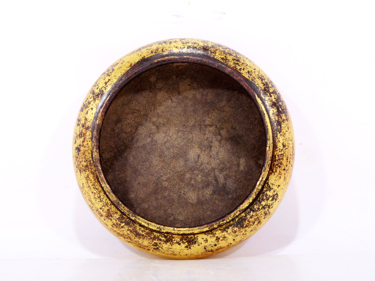 An exquisite gilt bronze censer with floral pattern and lid