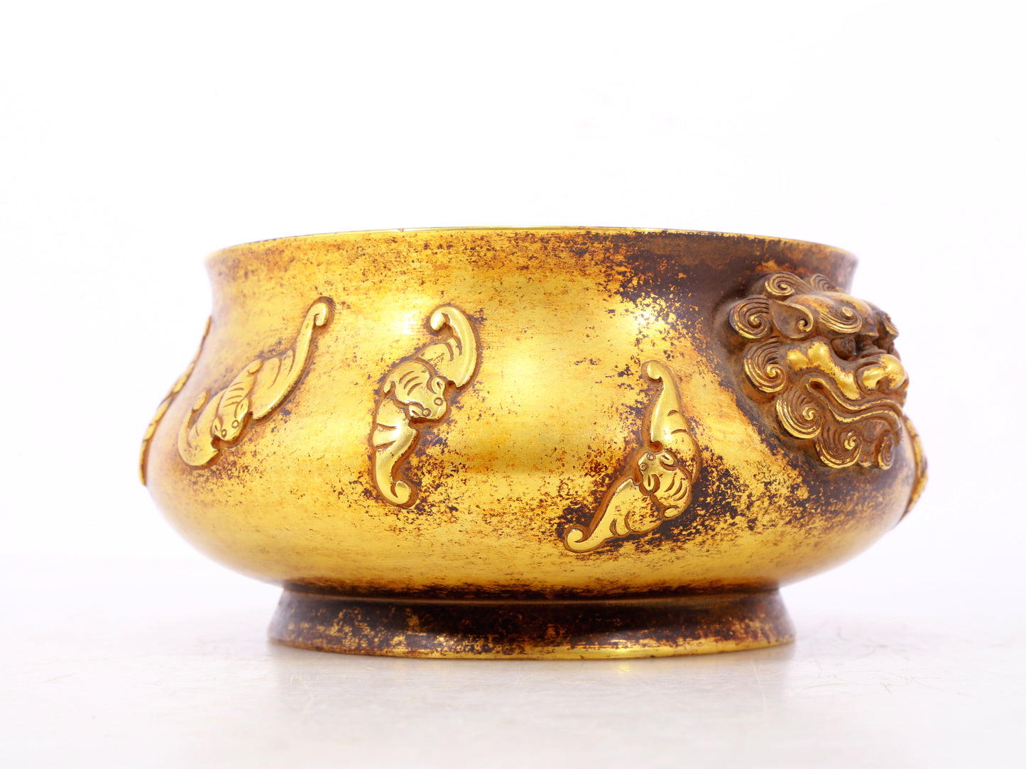 An exquisite gilt bronze bat-patterned lion-ear censer