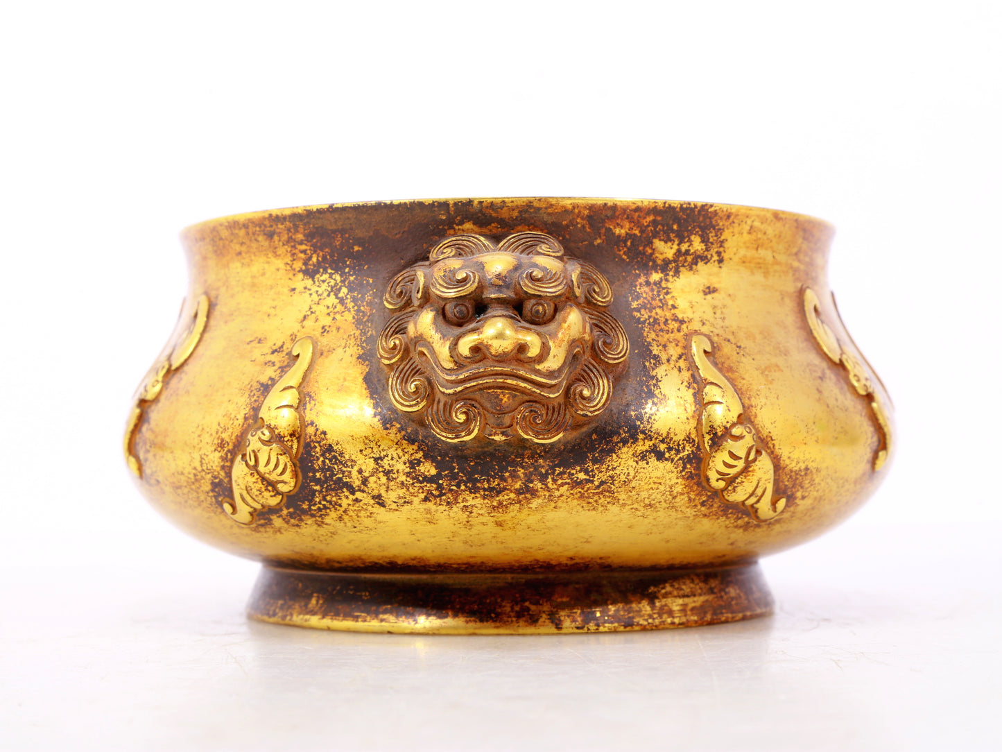 An exquisite gilt bronze bat-patterned lion-ear censer