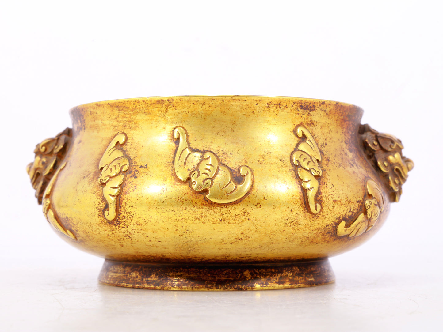 An exquisite gilt bronze bat-patterned lion-ear censer