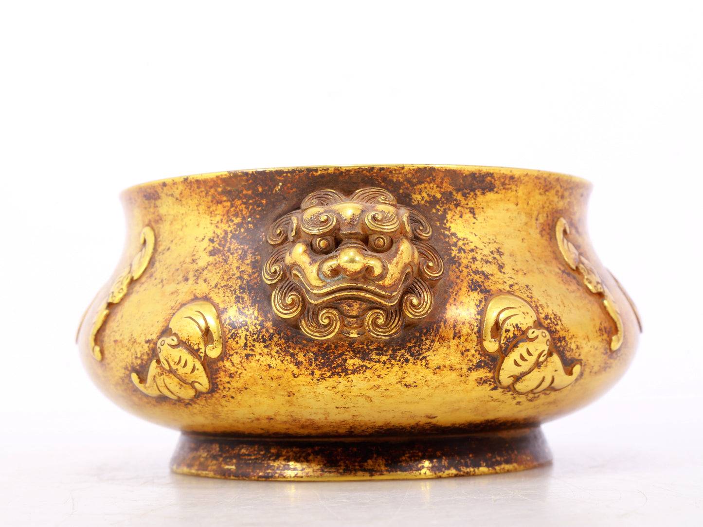 An exquisite gilt bronze bat-patterned lion-ear censer