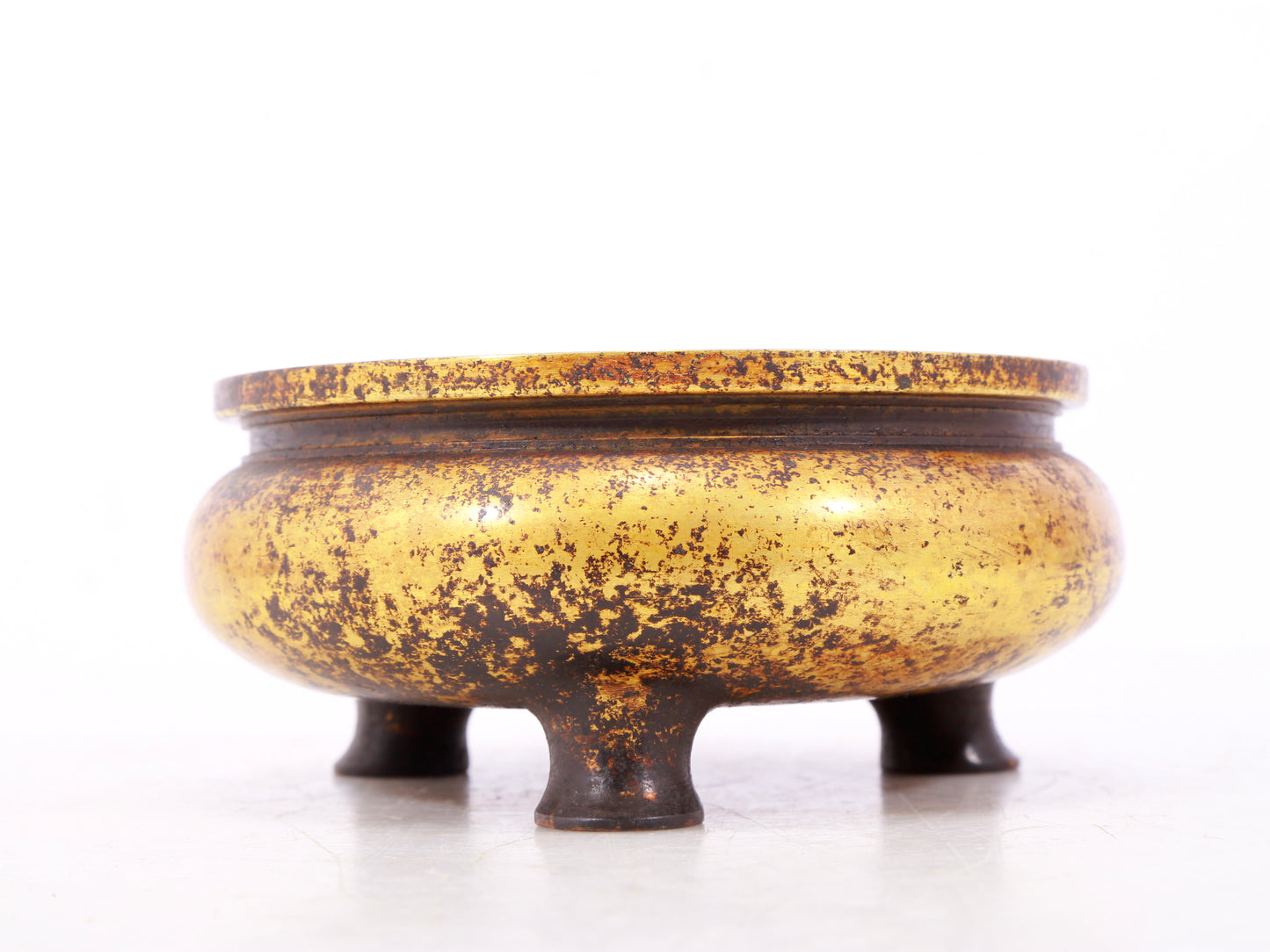 An exquisite gilt bronze tripod censer