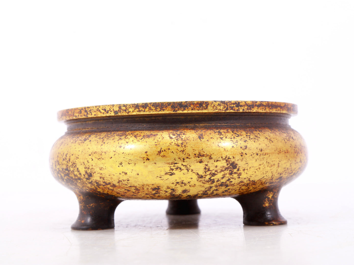 An exquisite gilt bronze tripod censer