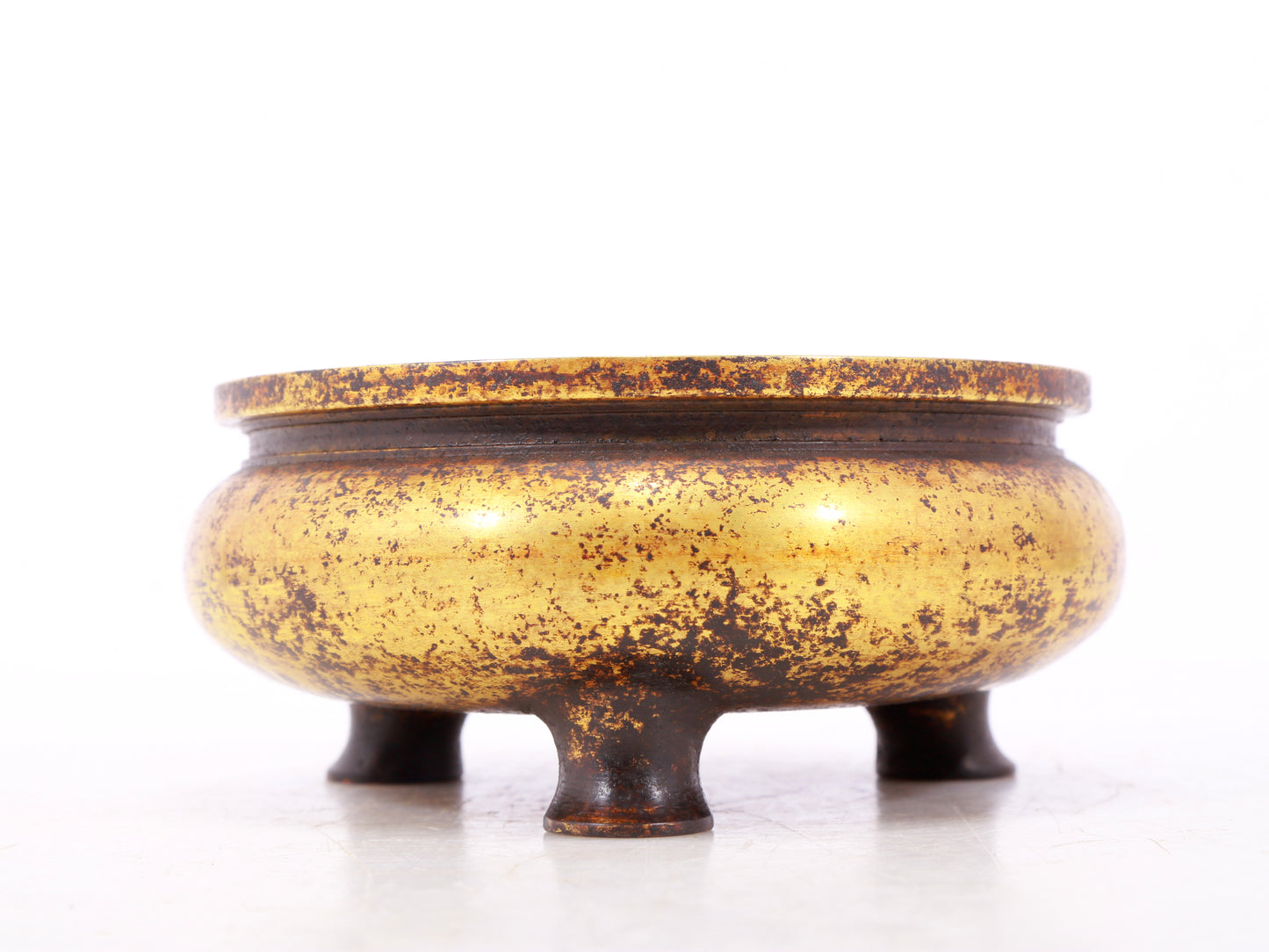 An exquisite gilt bronze tripod censer