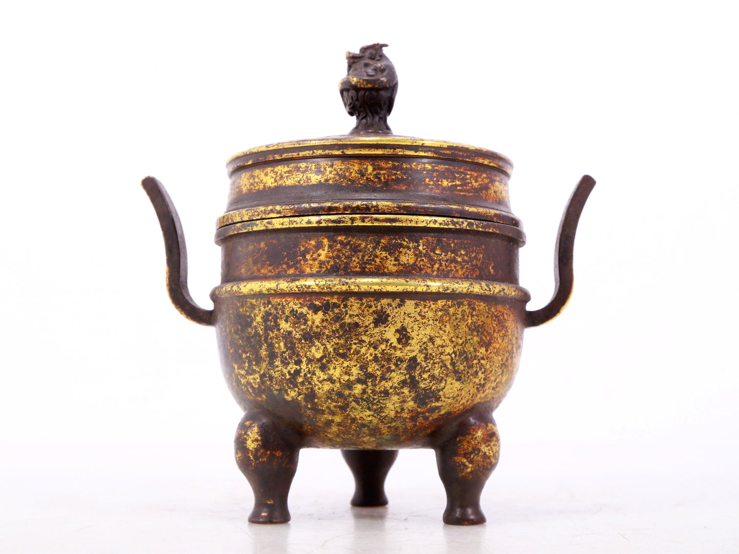 An exquisite gilt bronze dragon-patterned double-eared and tripod censer with lid