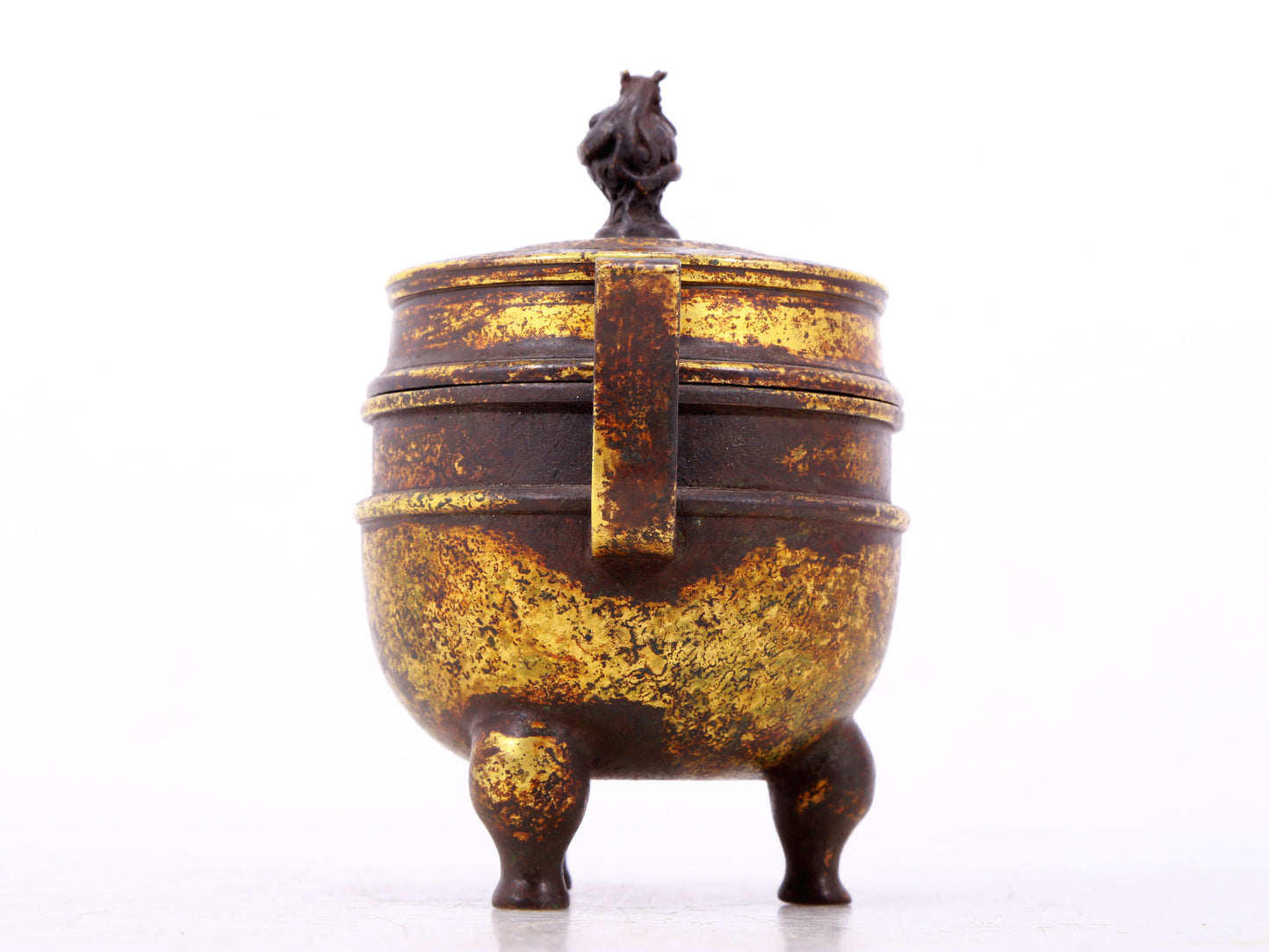 An exquisite gilt bronze dragon-patterned double-eared and tripod censer with lid