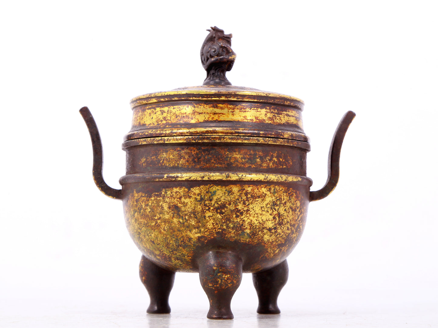 An exquisite gilt bronze dragon-patterned double-eared and tripod censer with lid