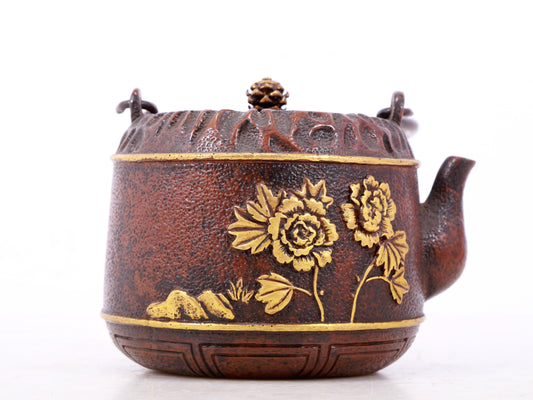 An exquisite gilt bronze teapot with floral patterns