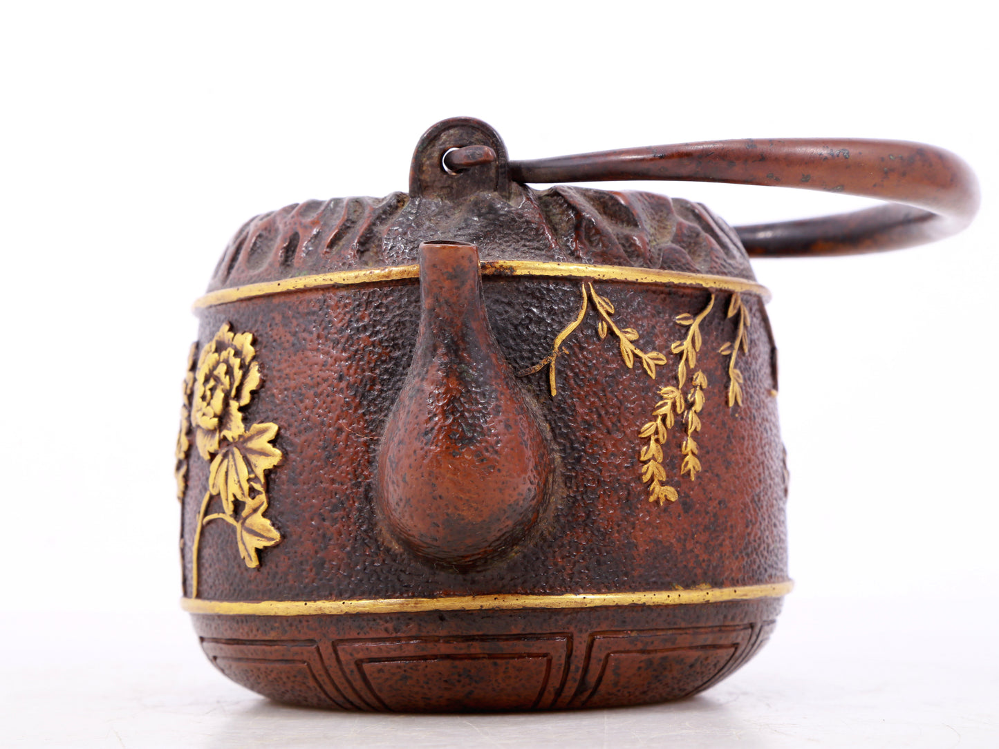 An exquisite gilt bronze teapot with floral patterns