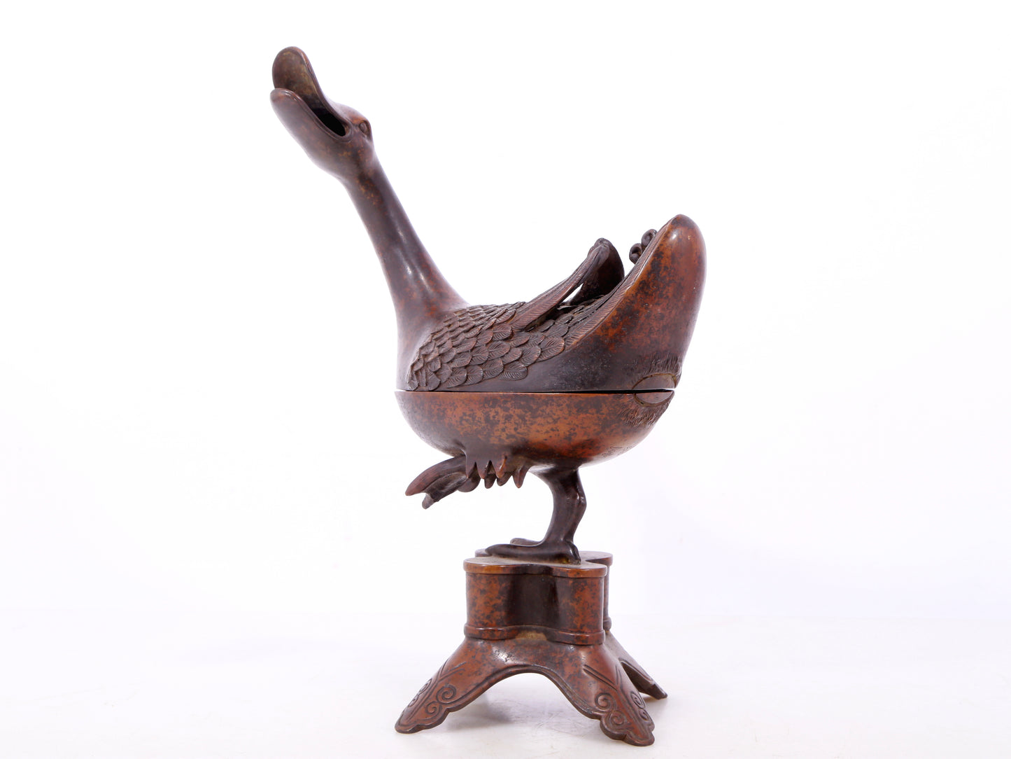 A pair of exquisite bronze duck-shaped boxes