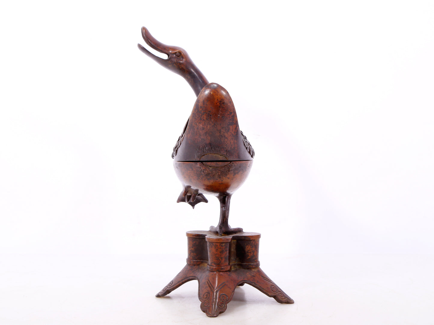 A pair of exquisite bronze duck-shaped boxes