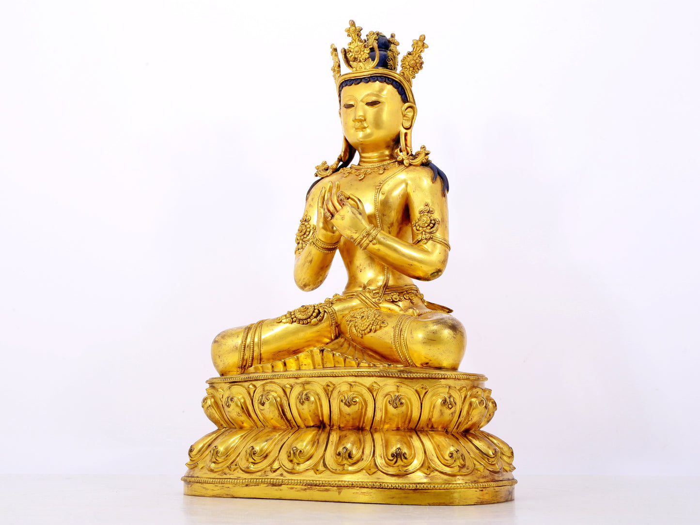 A solemn gilt bronze statue of Bodhisattva