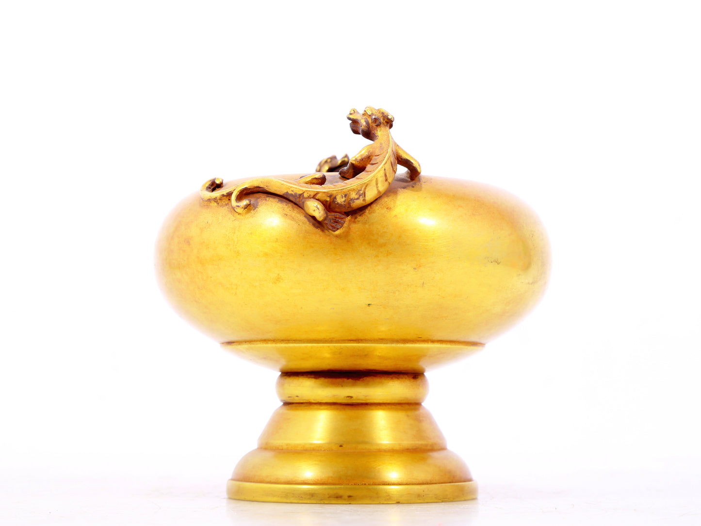 An exquisite gilt bronze dragon ear censer