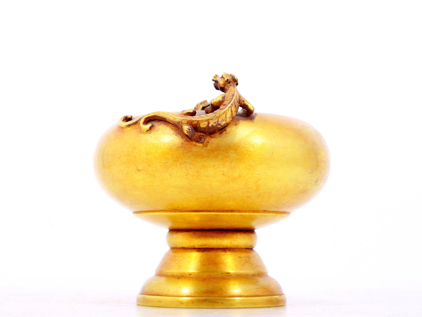 An exquisite gilt bronze dragon ear censer