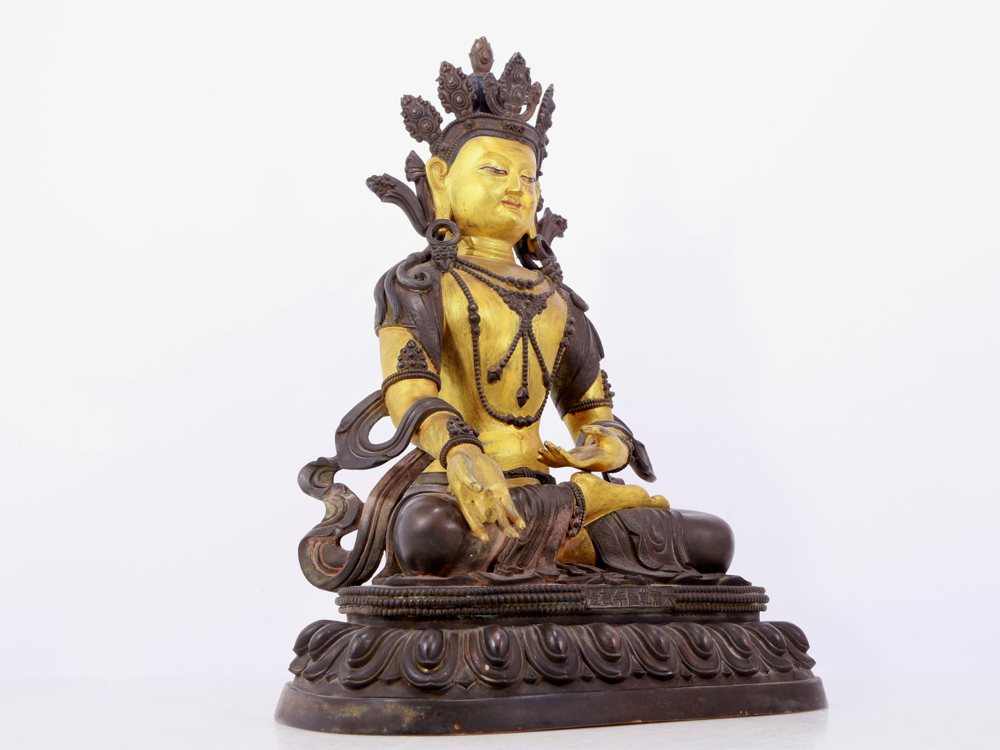 A solemn gilt bronze statue of Bodhisattva