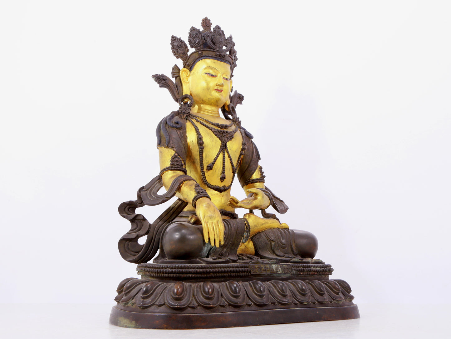 A solemn gilt bronze statue of Bodhisattva