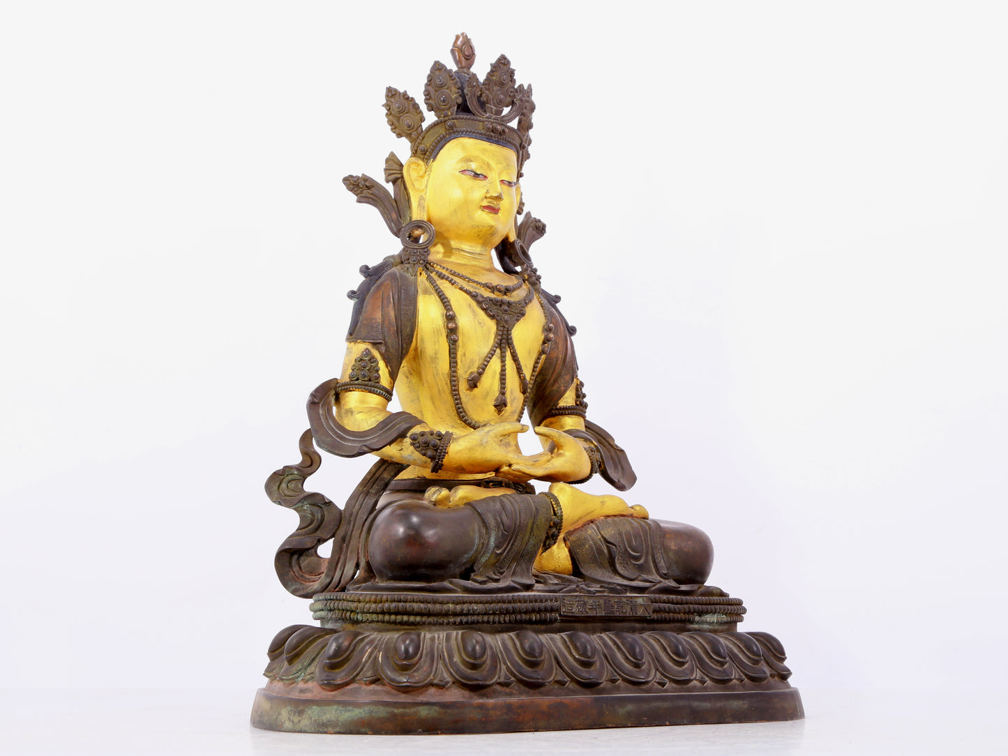 A solemn gilt bronze statue of Bodhisattva