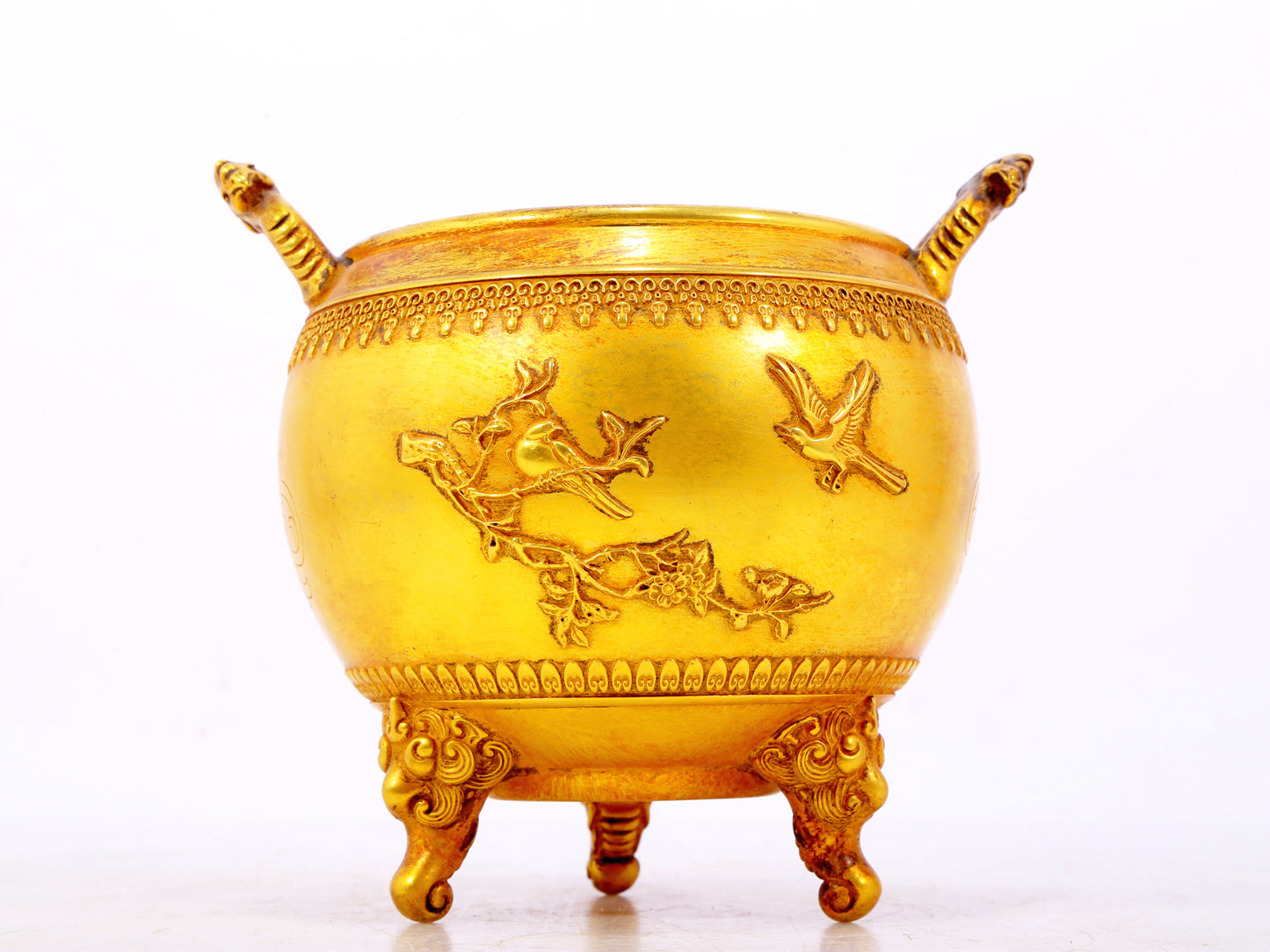 An exquisite gilt bronze elephant-patterned two-eared and tripod censer with lid