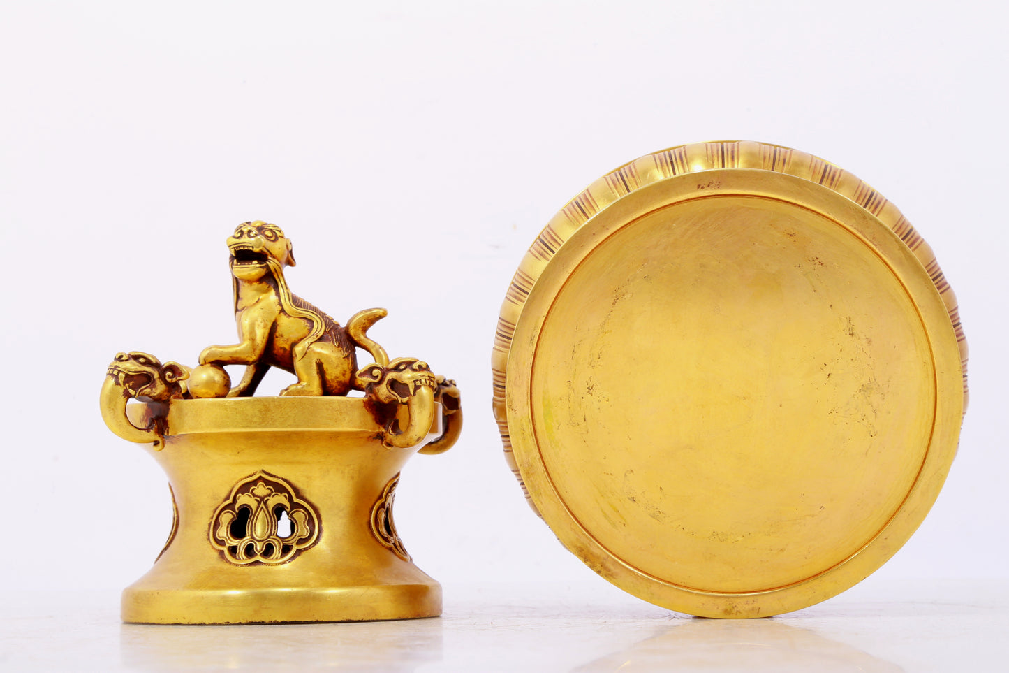 A pair of exquisite gilt bronze phoenix and flower pattern double-eared and three-legged incense burners