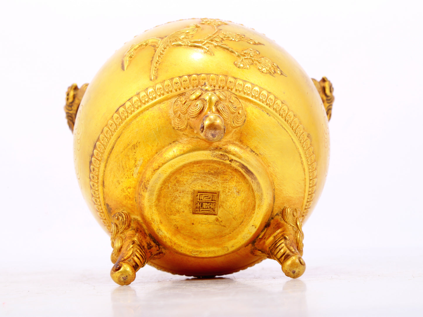 An exquisite gilt bronze elephant-patterned two-eared and tripod censer with lid