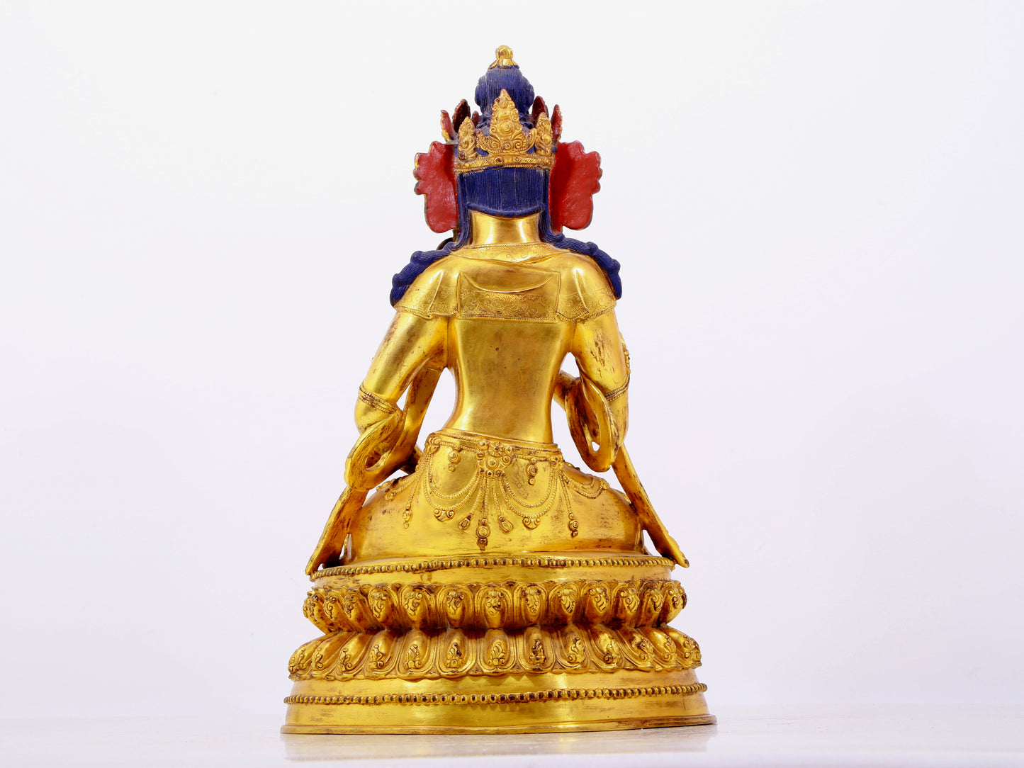 A solemn gilt bronze statue of Bodhisattva