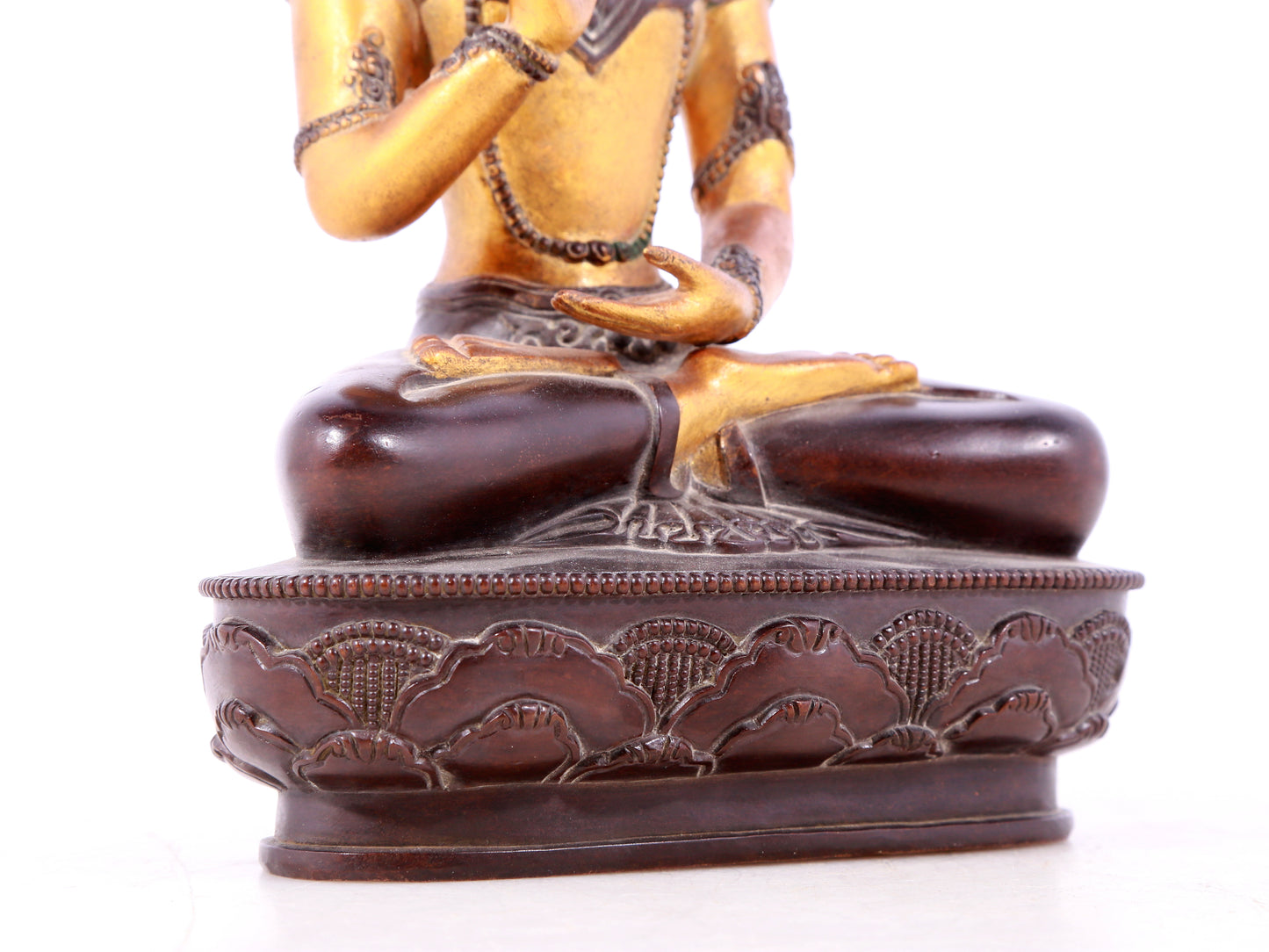 A solemn gilt bronze statue of Bodhisattva