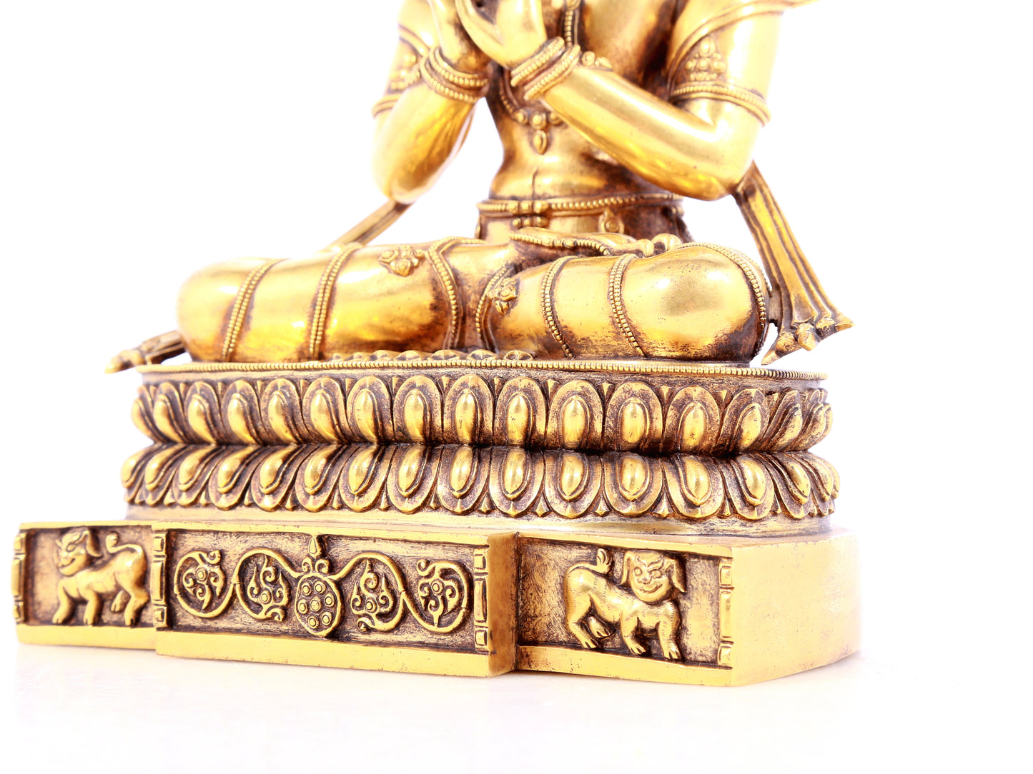 A solemn gilt bronze statue of Bodhisattva