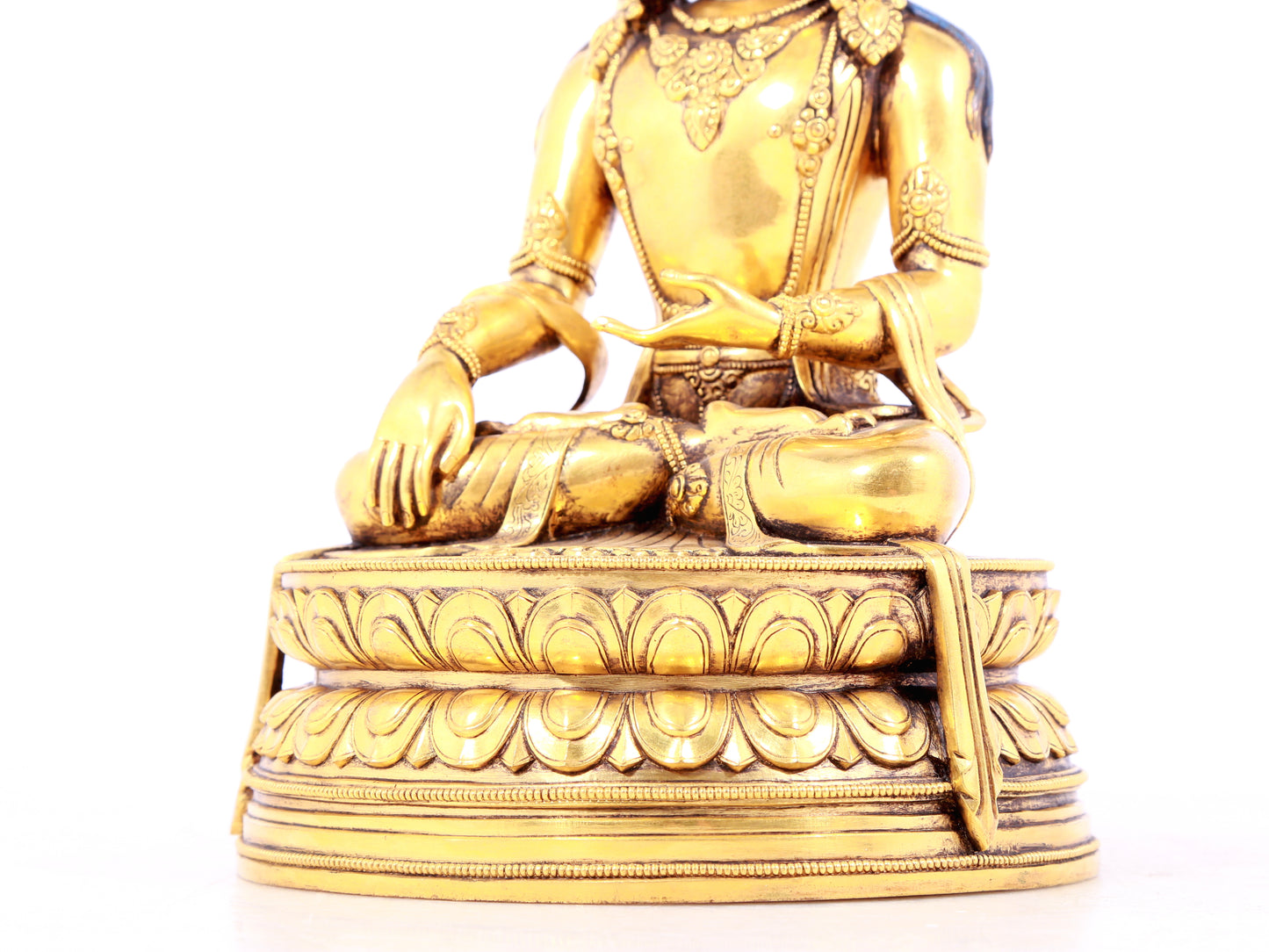 A solemn gilt bronze statue of Bodhisattva