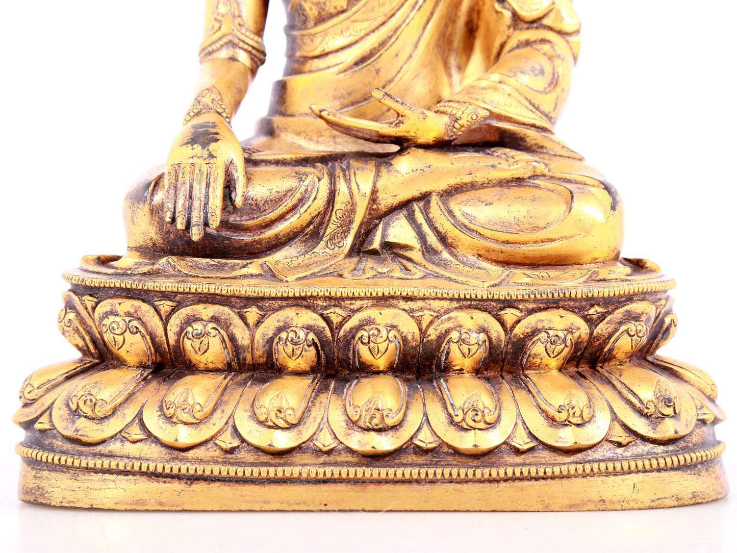 A solemn gilt bronze statue of Bodhisattva