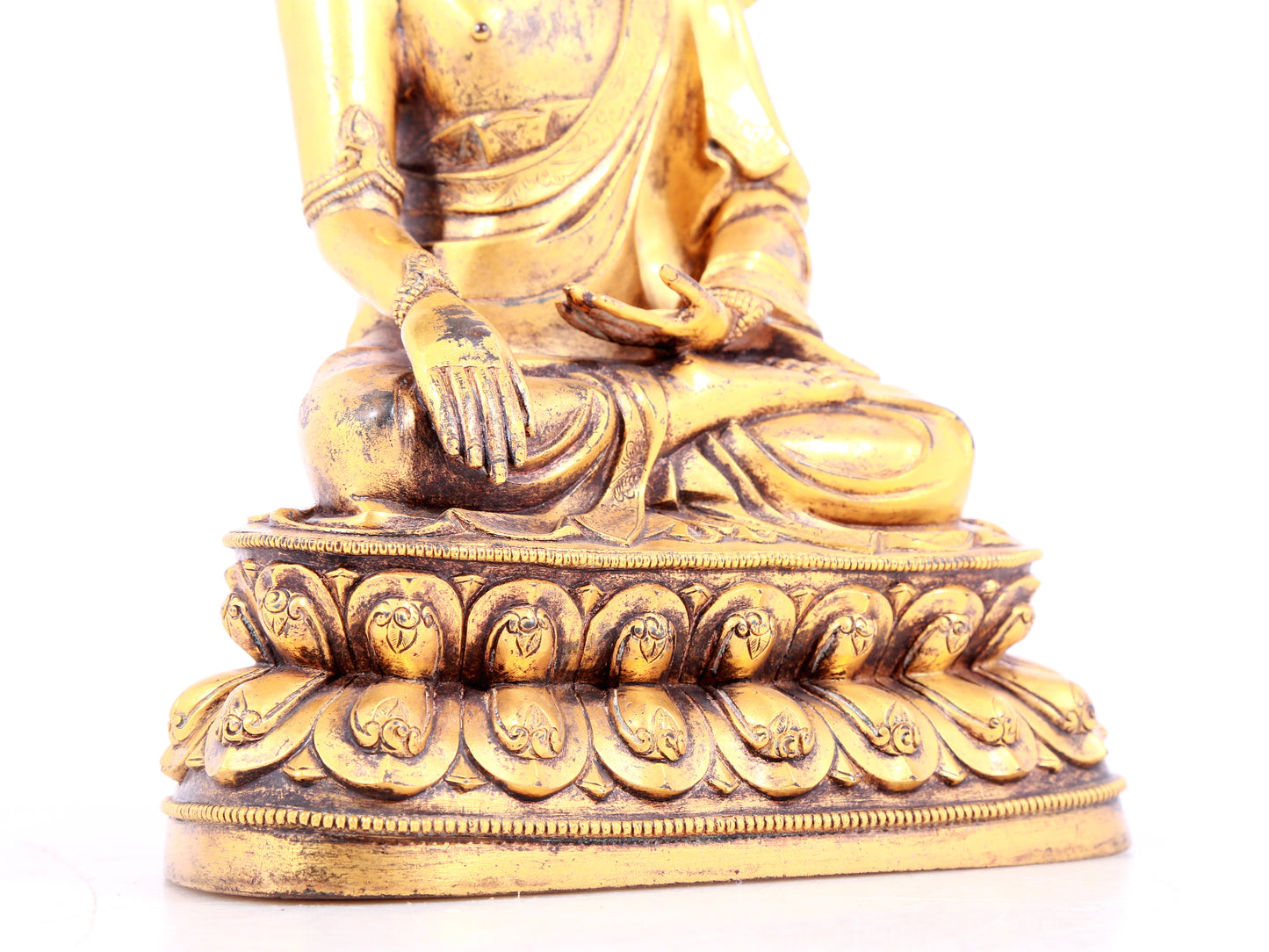 A solemn gilt bronze statue of Bodhisattva