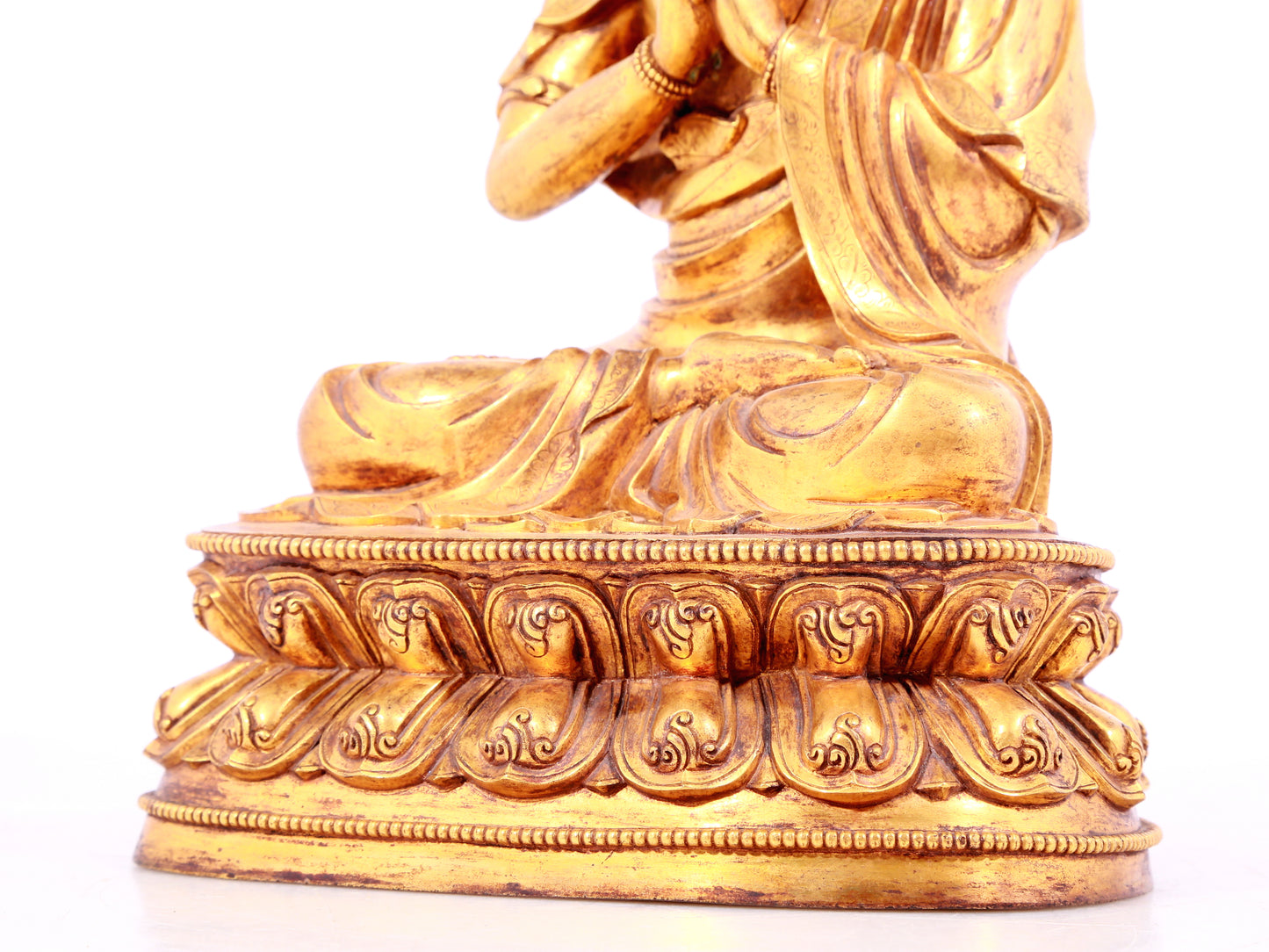 A solemn gilt bronze statue of Bodhisattva